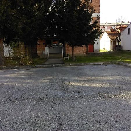 Studio Apartman Zdral Daruvár Kültér fotó